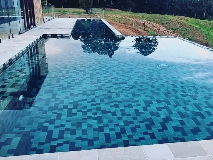 Piedra Verde Sukabumi: 6 Secretos Asombrosos para Diseñar una Piscina de Lujo