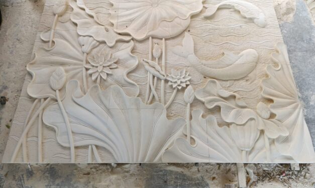 Tallados en Piedra de Bali: Relieve de Pared con Motivos de Flores y Peces