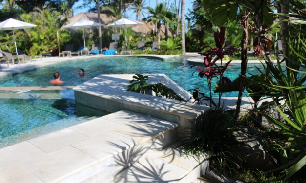 ¿Por qué OUTRIGGER Resorts Apuesta por la Piedra Green Sukabumi en sus Piscinas?